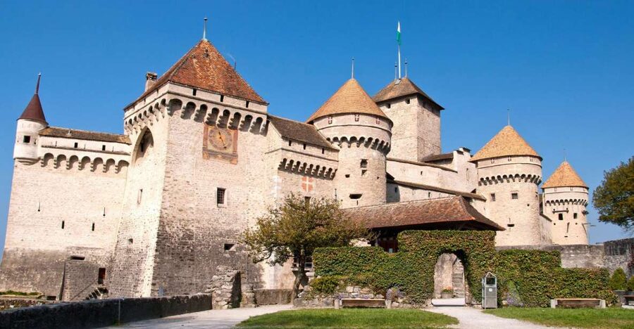 Montreux: Chateau Chillon Entrance Ticket - The courtyards and underground Gothic vaults