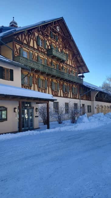 Munich: Neuschwanstein Castle and Linderhof Palace Day Trip - What the guide adds