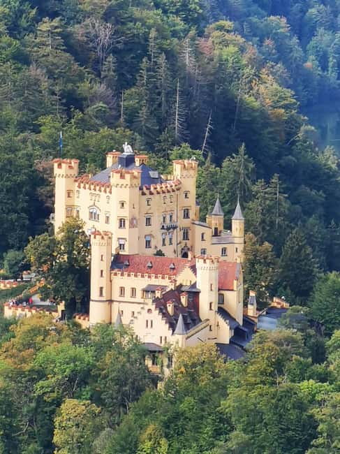 Munich: Neuschwanstein Castle by Bus with Alpine Bike Ride - From Munich to Hohenschwangau by luxury coach