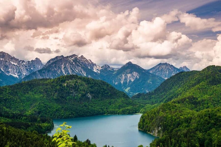 Munich: Neuschwanstein Castle Chinese Day Tour - Oberammergau: a gentle first stop