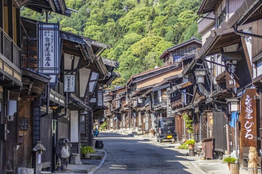 Nagano/Matsumoto: Matsumoto Castle and Narai-juku Day Trip - Nawate-dori, Matsumoto’s Playful Frog Street