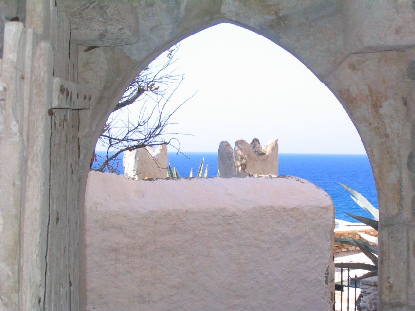 Naxos Castle Walking Tour and Sunset at the Portara - Walking through Naxos Town in 30 minutes