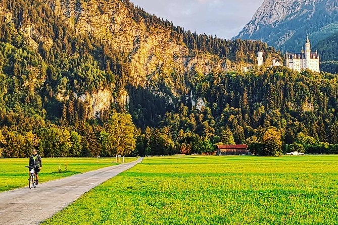 Neuschwanstein Castle by Bus Incl. Bike Ride or Hohenschwangau - Hohenschwangau as the alternative