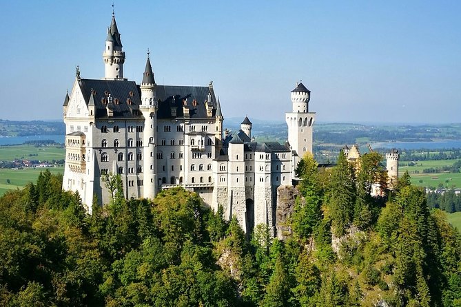 Neuschwanstein Castle by Bus Incl. Bike Ride or Hohenschwangau - Leaving Munich from Isartor