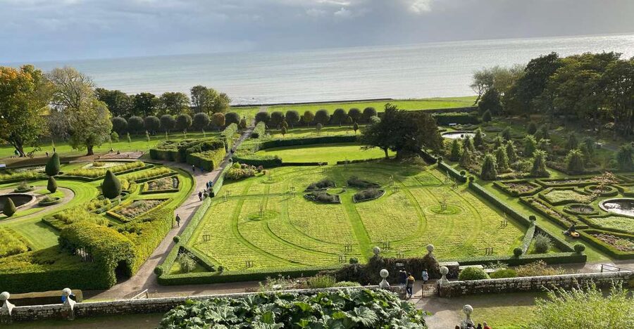 NORTH HIGHLAND TOUR, DUNROBIN CASTLE & MORE FROM INVERGORDON - Meeting your guide at Invergordon Port