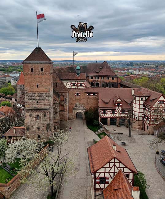Nuremberg: Castle and Old Town Tour - incl. Tickets and red beer tasting - St. Sebaldus and the art of the old churches