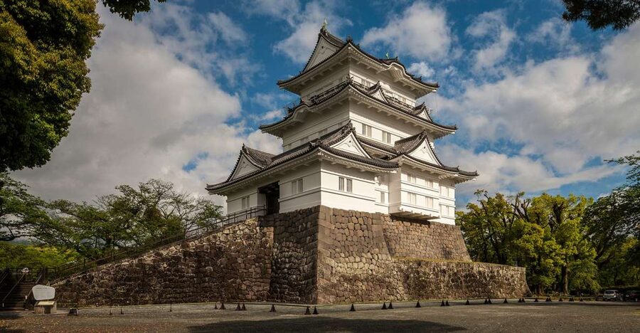Odawara: Odawara Castle Tenshukaku Entrance Ticket - Reaching the top for the Sagami Bay view