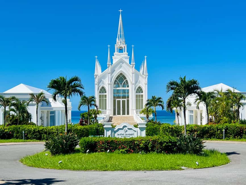 Okinawa Full Tour: Castle, Manza, Kouri, Aquarium & American - Nago Pineapple Park and the taste of Okinawa