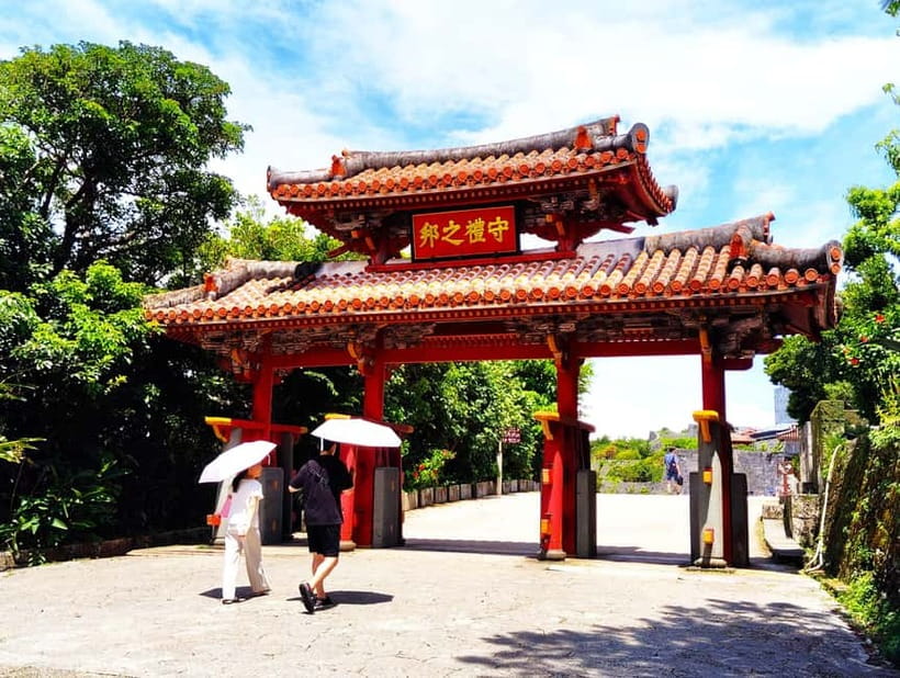Okinawa: Shurijo Castle & Tamaudun Guided Tour - UNESCO Site - Shurijo Castle shows a different kind of royal power