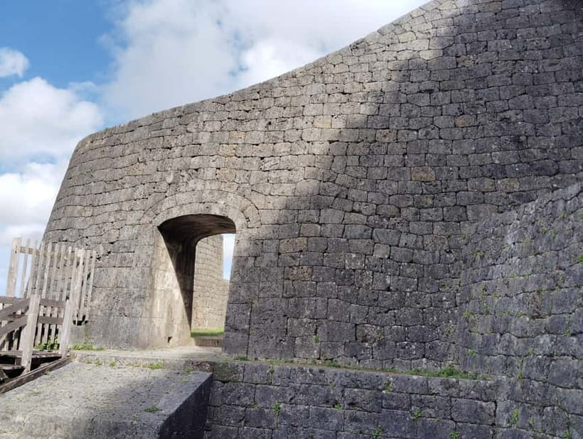 Okinawa: Urasoe Castle, Royal Tomb & War History Walk - How the timing and private format work
