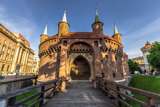 Old Town Krakow & Wawel Castle Walking Tour - The Main Square and Krakow’s public life