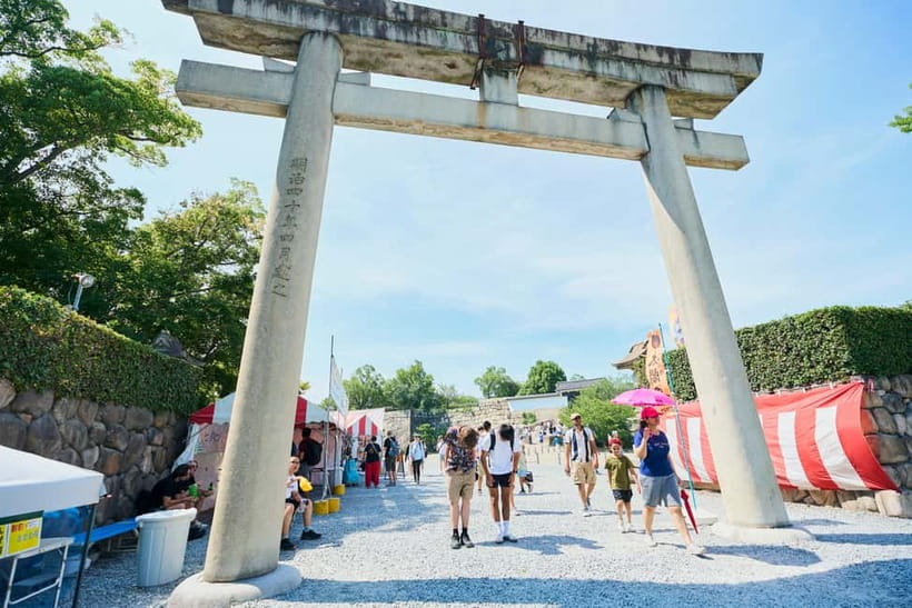 Osaka: Castle History Walking Tour / Castle Tower Admission - Guides, language, and the quality of the explanation