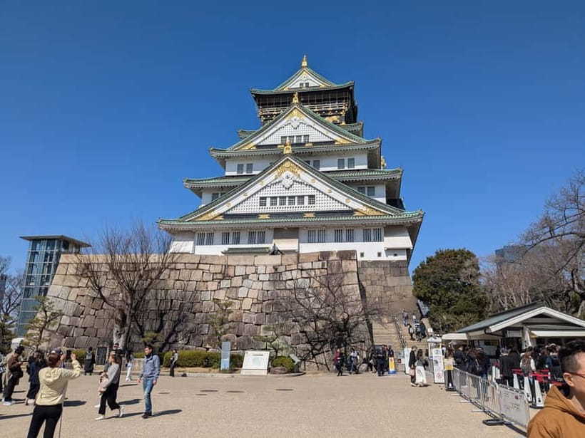 Osaka: Osaka Castle Guided Tour with Local Guide - Meeting at the Castle’s Main Building