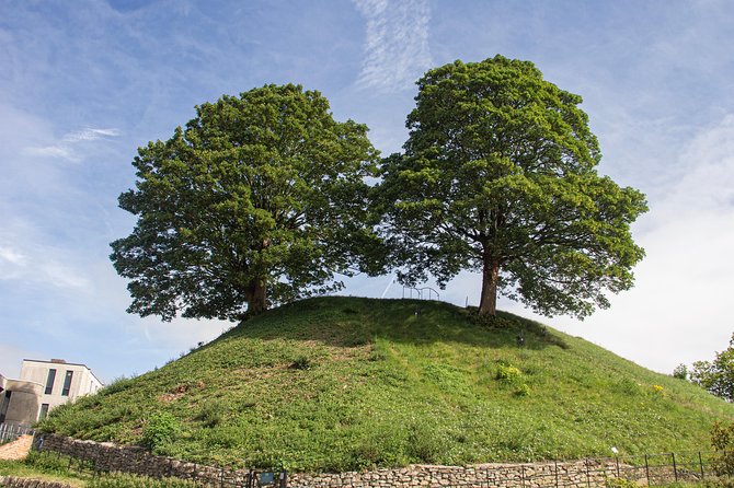 Oxford Castle and Prison: Guided Tour - The tour begins with a guide who brings the rooms to life