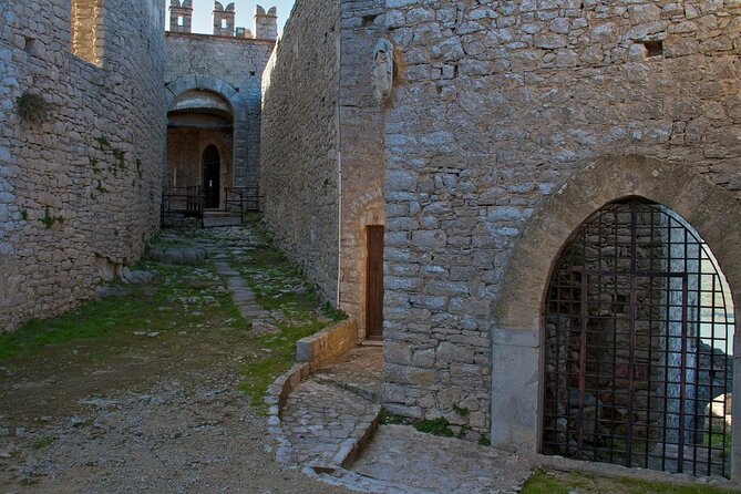 Palermo: Medieval castles of Caccamo & Cefalù. Small Group Tour - Meeting at Hotel Politeama at 8:30 AM
