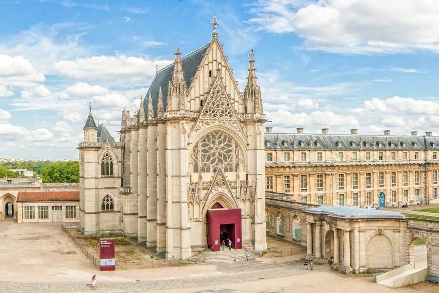 Paris: Château de Vincennes Entry Ticket - Entering the fortress and reading its royal purpose