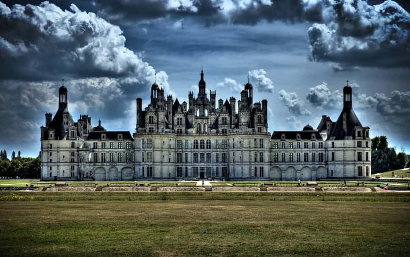 Paris: Loire Valley Castles Tour with Wine Tasting - Chambord: royal scale and a famous staircase