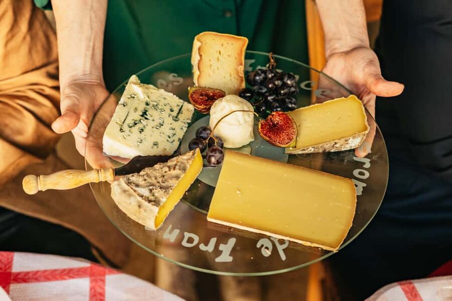 Paris: Loire Valley Chambord Castle, Wine Tasting & Lunch - A Two-Hour Regional Lunch