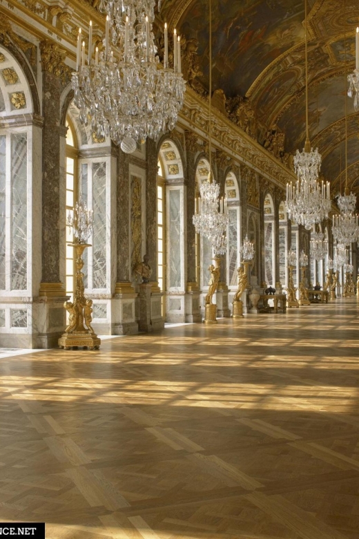 PARIS: Private transfer Château Versailles van 7 people 4H - A private ride built around convenience