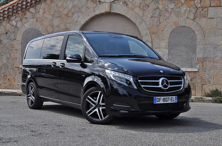 PARIS: Private transfer Château Versailles van 7 people 4H - Paris pickup and the ride west