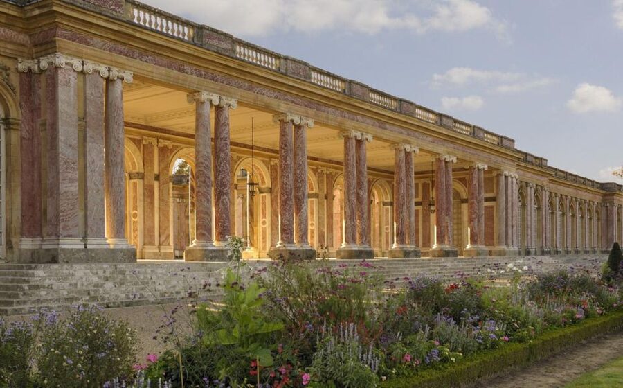 PARIS: Private transfer Château Versailles van 7 people 4H - The four-hour package and its limits