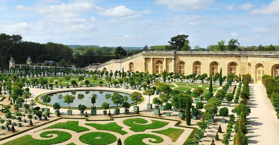 PARIS: Private transfer Château Versailles van 7 people 4H - Who should consider this transfer?