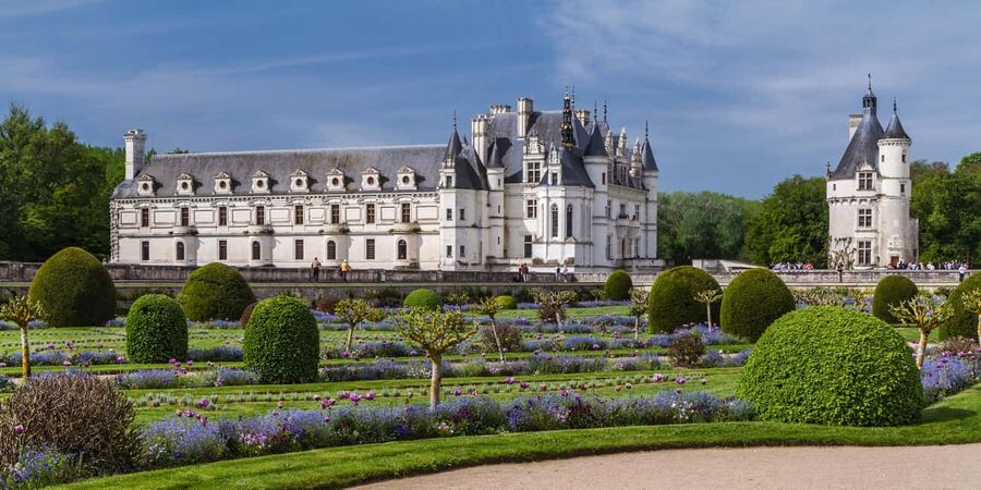 Paris to Loire Valley Castles Chambord & Chenonceau -DayTrip - What the minivan changes