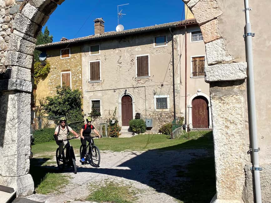 Pastrengo: e-bike tour and wine tasting in the Castle - Weather, timing, and practical details