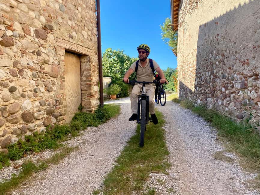 Pastrengo: e-bike tour and wine tasting in the Castle - Calmasino and Cavaion viewpoints