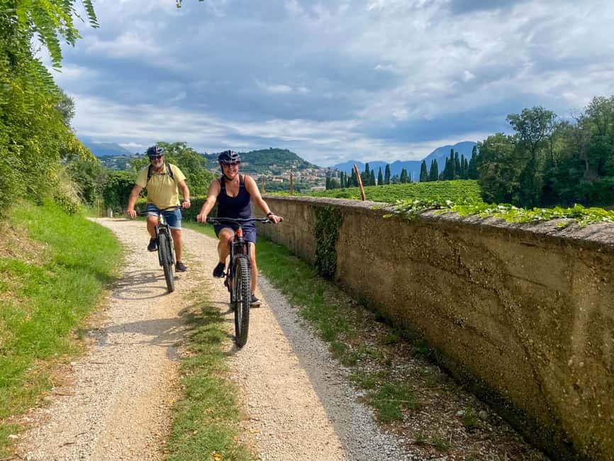 Pastrengo: e-bike tour and wine tasting in the Castle - Starting at the relais and getting set up