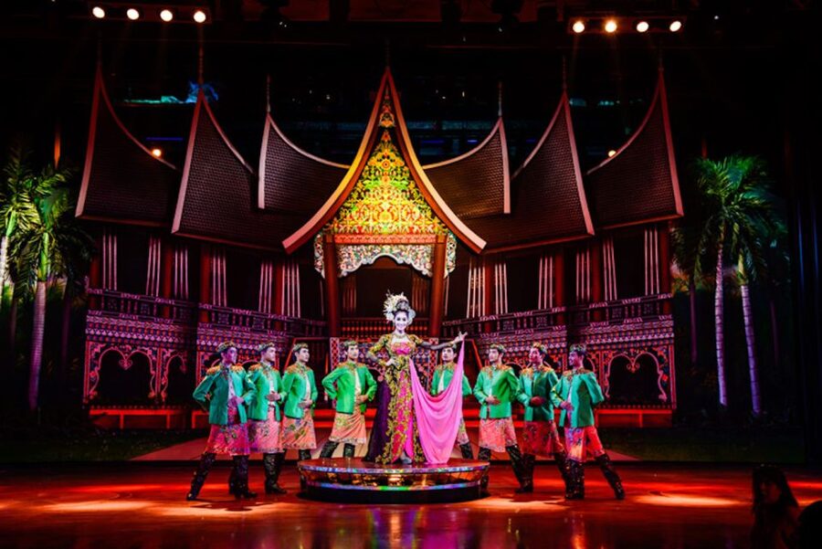 Pattaya: Alcazar Cabaret Discounted Admission Ticket - A fast 75-minute program with 17 distinct numbers