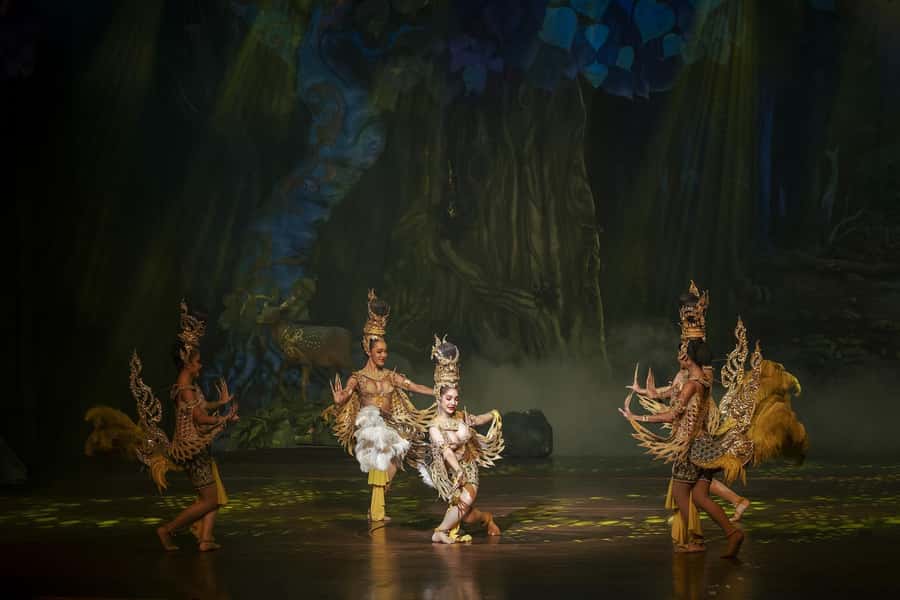 Pattaya: Alcazar Cabaret Show VIP Seat with Private Transfer - What the Alcazar Show actually offers