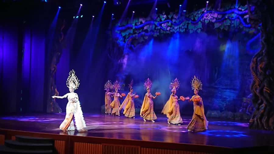 Pattaya: Alcazar Cabaret Show VIP Seat with Private Transfer - From hotel lobby to theater entrance