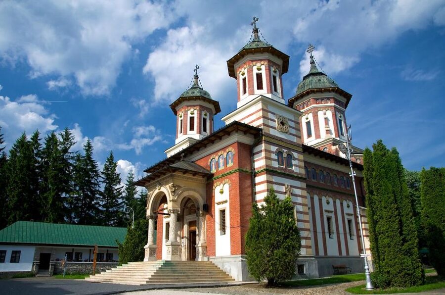 Peles & Cantacuzino Castles: Gourmet Wine & Cultural trip - Three Romanian wines with cheese and local products