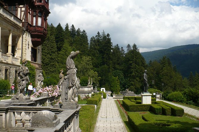 Peles Castle and optional Cantacuzino Castle from Brasov - Peles Castle: the main event in Sinaia