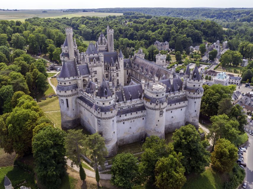Pierrefonds: Château de Pierrefonds Entrance Ticket - Entering through the courtyard