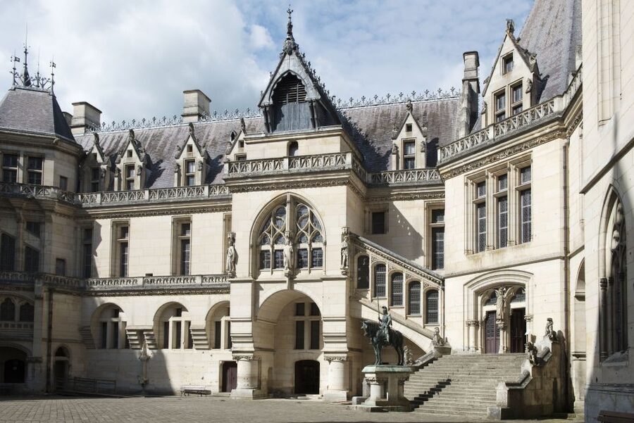 Pierrefonds: Château de Pierrefonds Entrance Ticket - The large salons and recreated interiors