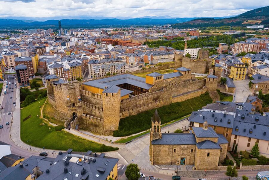 Ponferrada: Castle of the Templars Entry and Guided Tour - Meeting the Guide at the Castle Ramp