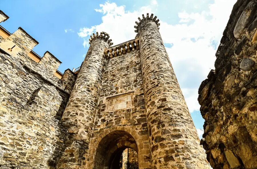 Ponferrada: Castle of the Templars Entry and Guided Tour - Climbing the Towers for Ponferrada Views
