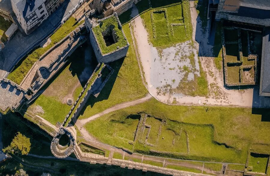 Ponferrada: Castle of the Templars Entry and Guided Tour - Inside the Fortress, From Templar Stories to Defensive Walls