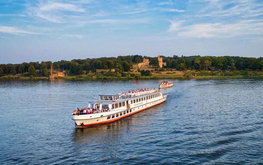 Potsdam: The evening Wannsee tour. Castles, parks, and villas. - Babelsberg, Griebnitzsee, and the villas of the old film world