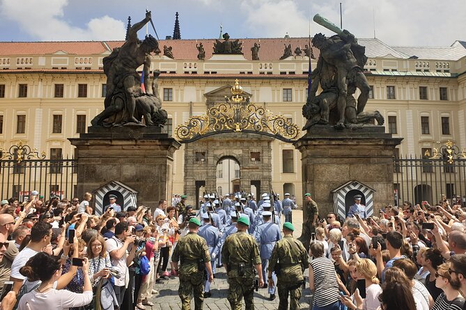 Prague: 1-Hour Castle Tour With Fast-GET Admission Ticket - Entering Prague Castle without the ticket queue