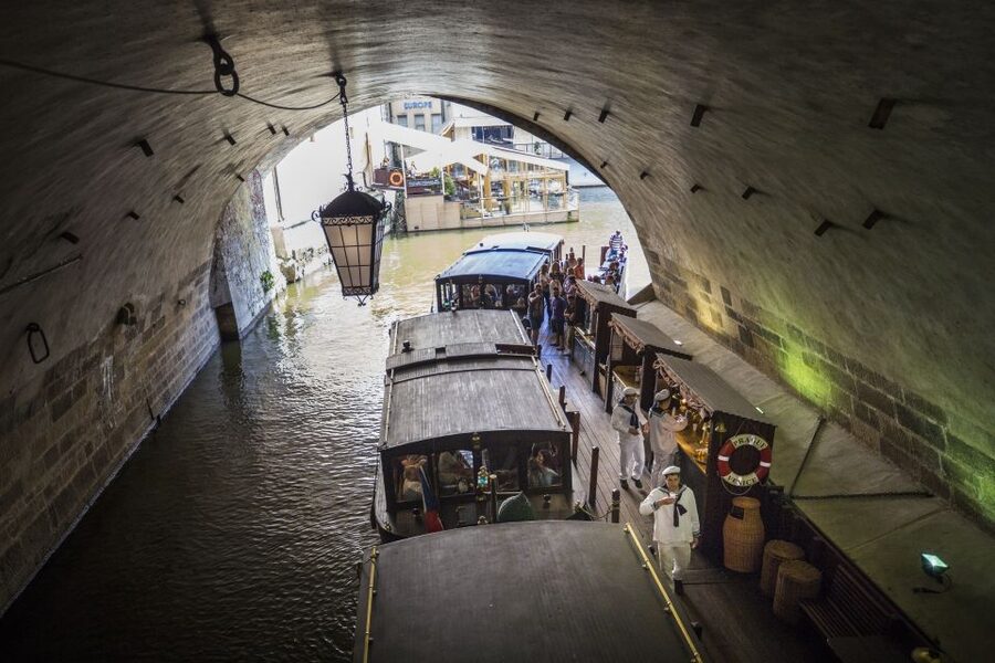 Prague: 3–Hour Castle Grounds Walking Tour and River Cruise - A quiet turn into Devil’s Stream