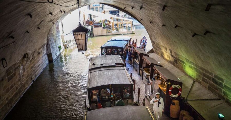 Prague: 3–Hour Castle Grounds Walking Tour and River Cruise - Kampa Island and Lesser Town