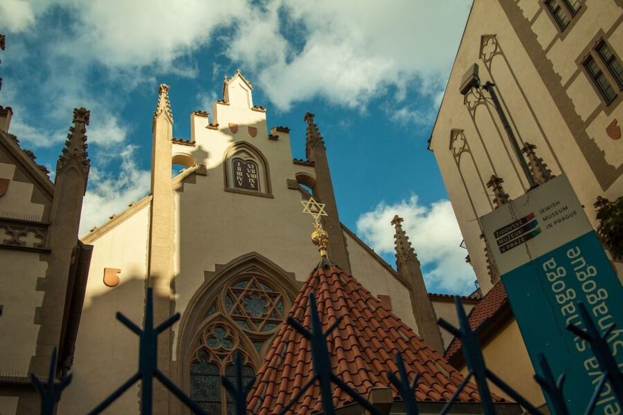 Prague: 3-Hour Old Town and Prague Castle Tour in German - Key points at a glance