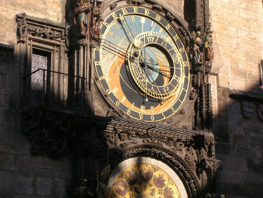 Prague: 3-Hour Old Town and Prague Castle Tour in German - Group size, pace, and physical demands