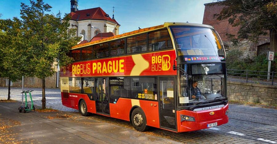 Prague: Big Bus Hop-on Hop-off, Castle Tour and River Cruise - Old Town Square and the center of Prague