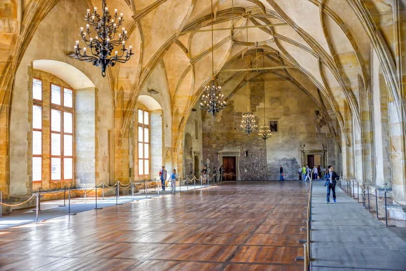 Prague Castle: 1-Hour Introduction Tour with Entry Ticket - Timing, closures, and practical planning