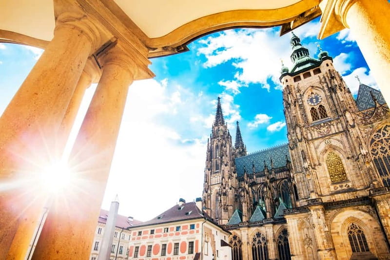 Prague Castle: 1-Hour Introduction Tour with Entry Ticket - What the one-hour Prague Castle introduction actually does