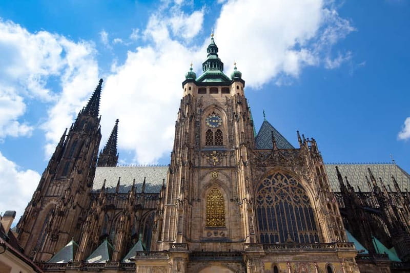 Prague Castle: 1-Hour Introduction Tour with Entry Ticket - St. Vitus Cathedral: the grand first stop